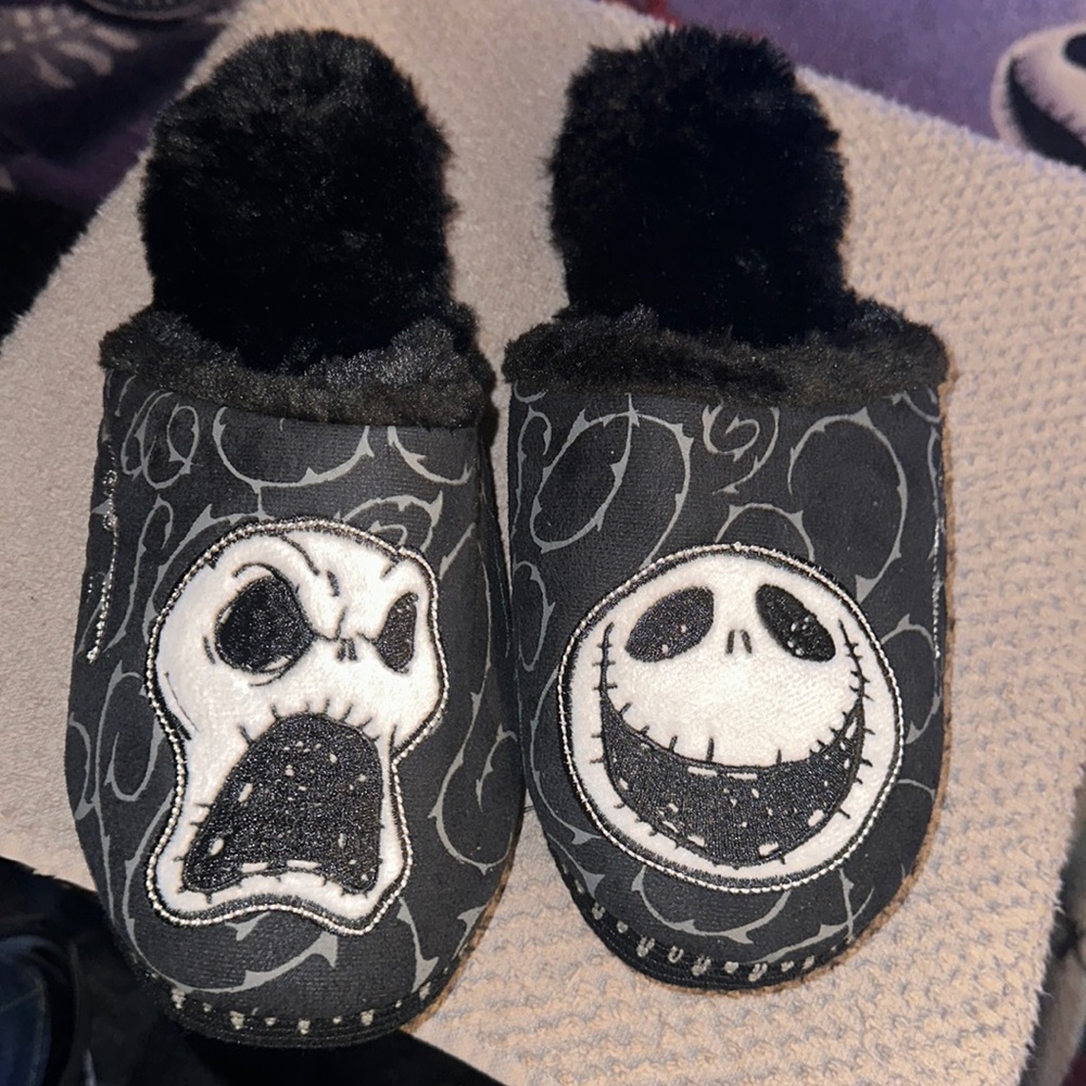 NIGHTMARE BEFORE CHRISTMAS SLIPPERS BRAND NEW